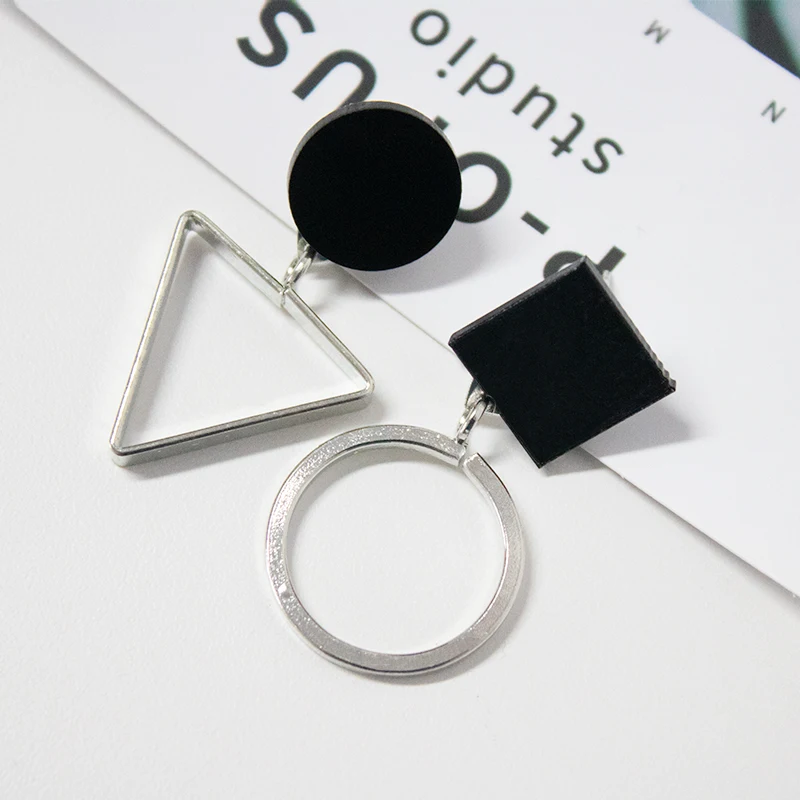 YANZIXG Geometric Asymmetric Drop Earrings for Women Triangle Square Black Earrings female 2018 Fashion Jewelry hanging
YANZIXG Geometric Asymmetric Drop Earrings for Women Triangle Square Black Earrings female 2018 Fashion Jewelry hanging