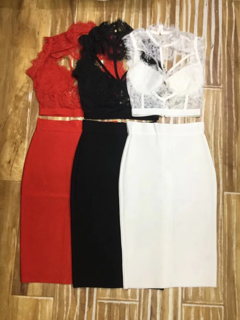 Women lace Cut Out white red black 2 two piece Sleeveless o neck Knee-Length Bandage Dress 2018 Knitted Party bodycon Dress 
Women lace Cut Out white red black 2 two piece Sleeveless o neck Knee-Length Bandage Dress 2018 Knitted Party bodycon Dress