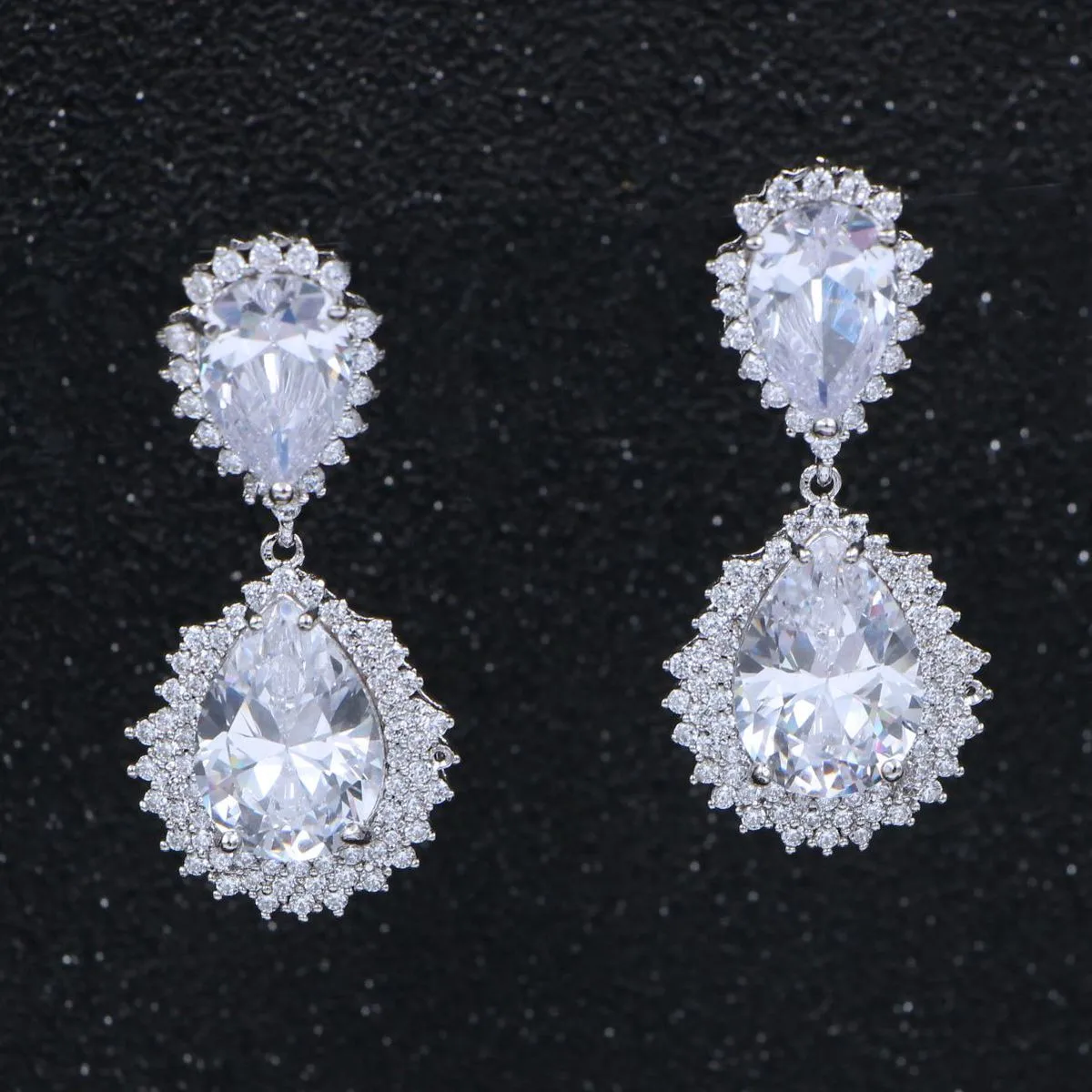 HeeZen Elegant Teardrop Shape High Quality AAA+ Cubic Zircon Bridal Wedding Drop Earrings Jewelry
HeeZen Elegant Teardrop Shape High Quality AAA+ Cubic Zircon Bridal Wedding Drop Earrings Jewelry