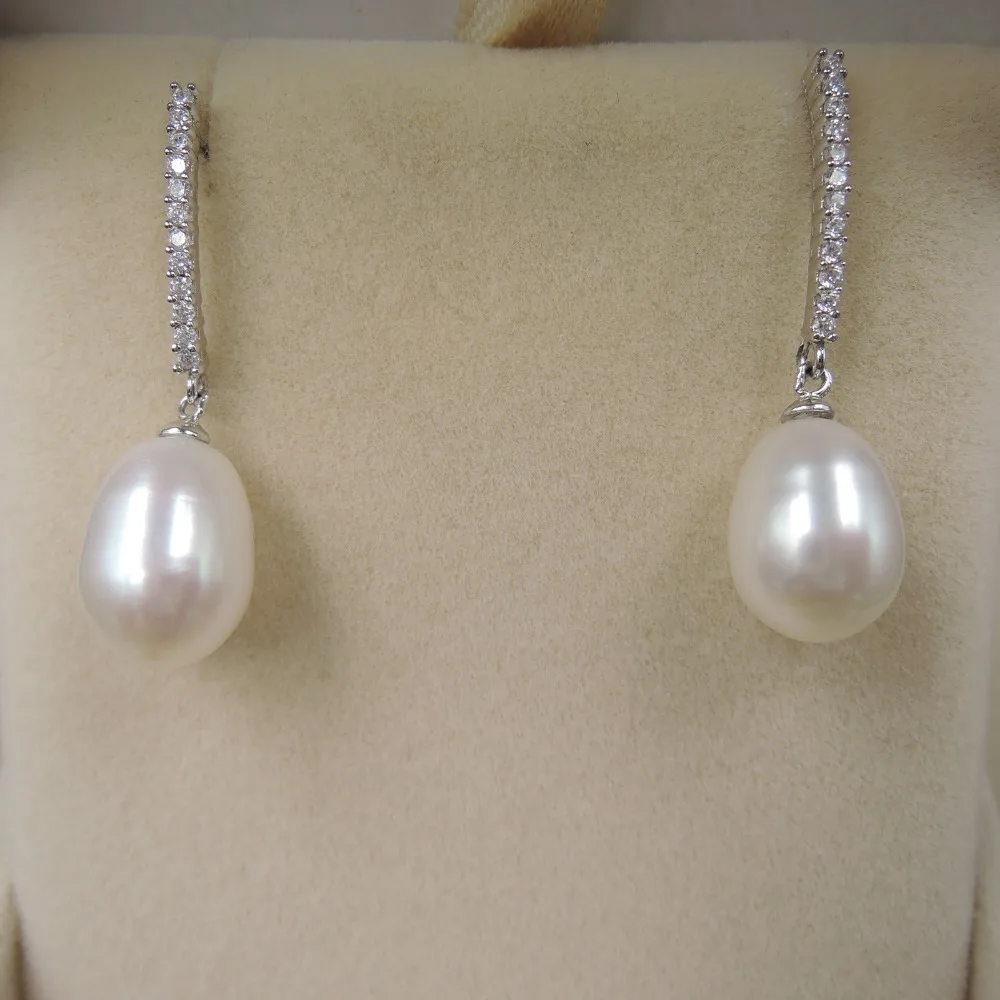 100% nature freshwater pearl earring , AAAAA big drop pearl 9-10 MM LENGTH: 12-15 MM , 100% 925 silver hook
100% nature freshwater pearl earring , AAAAA big drop pearl 9-10 MM LENGTH: 12-15 MM , 100% 925 silver hook