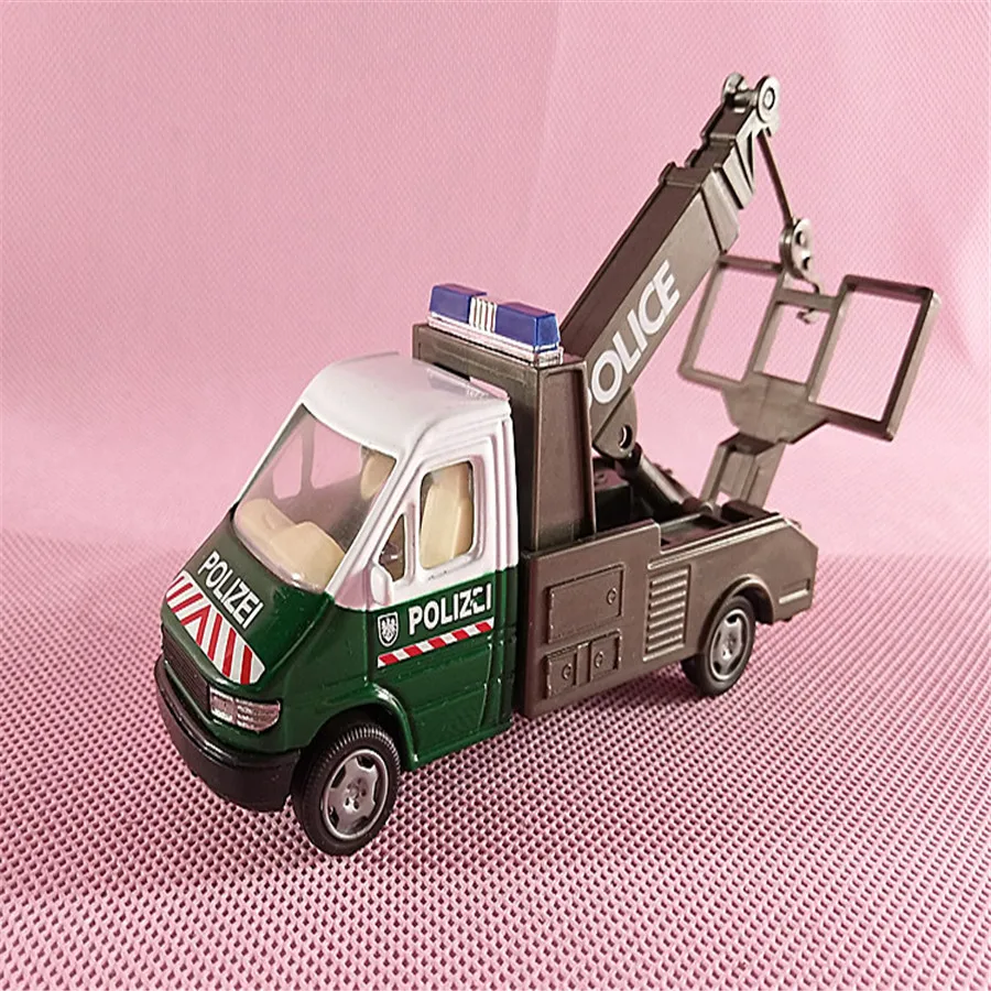 architecture model metal police car 02
