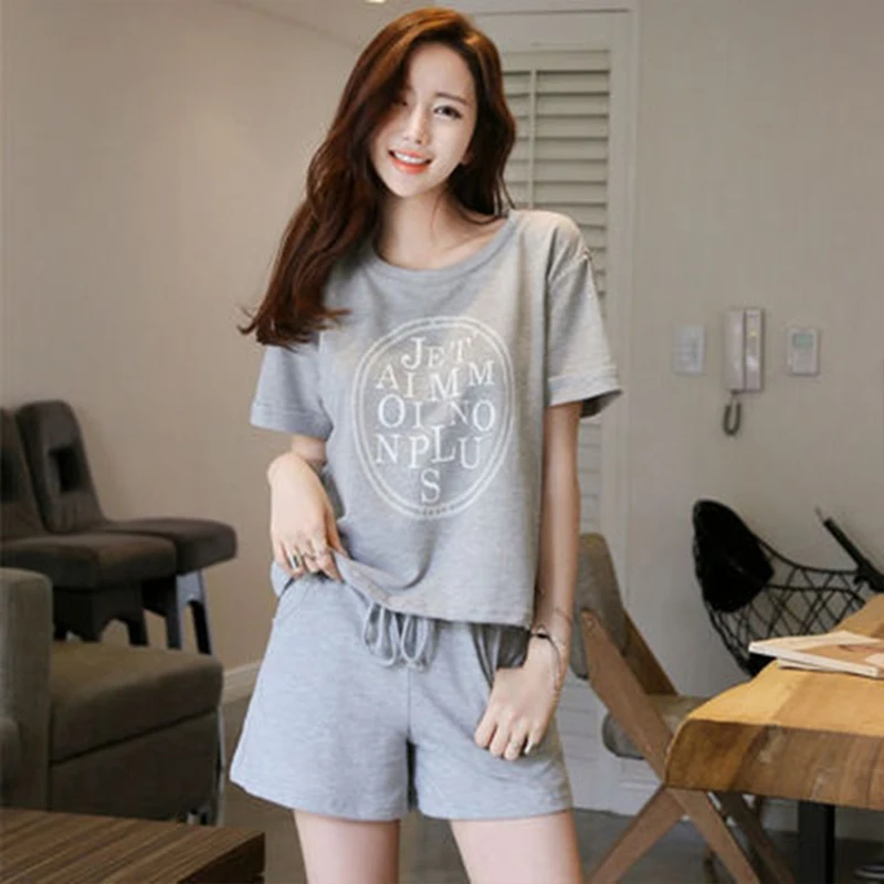 2 sets of summer women's suits T-shirt printing loose shorts casual women's + short-sleeved T-shirt tops home service package.
2 sets of summer women's suits T-shirt printing loose shorts casual women's + short-sleeved T-shirt tops home service package.