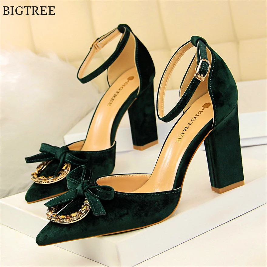 BIGTREE Sweet Bowtie Crystal Metal Ring Shallow Women Sandals Fashion Buckle Solid Flock Pointed Toe Women's High Heels Shoes
BIGTREE Sweet Bowtie Crystal Metal Ring Shallow Women Sandals Fashion Buckle Solid Flock Pointed Toe Women's High Heels Shoes