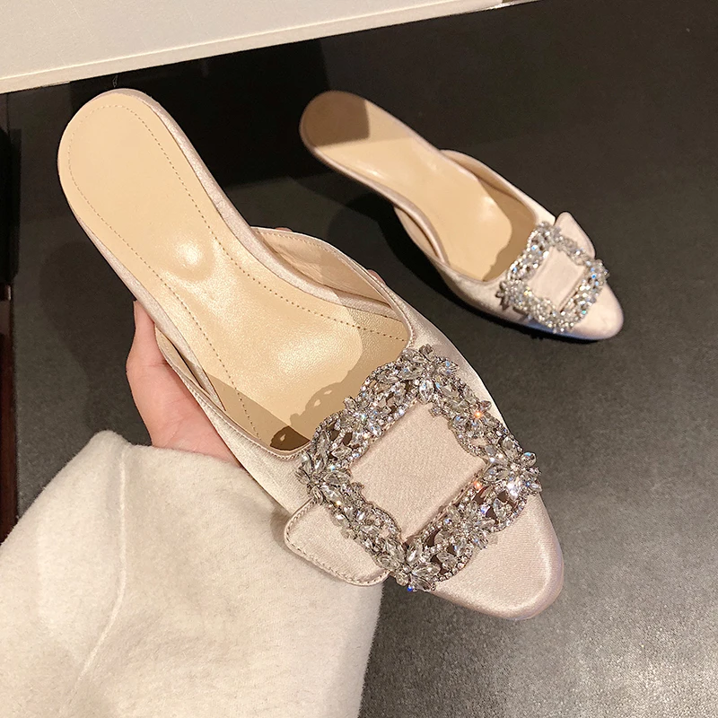 XIUNINGYAN Silk Shoes Pumps Slippers Women Round Toe Low Heels Slippers Women Shoes Crystal Rhinestone Square Buckle Plus Size
XIUNINGYAN Silk Shoes Pumps Slippers Women Round Toe Low Heels Slippers Women Shoes Crystal Rhinestone Square Buckle Plus Size