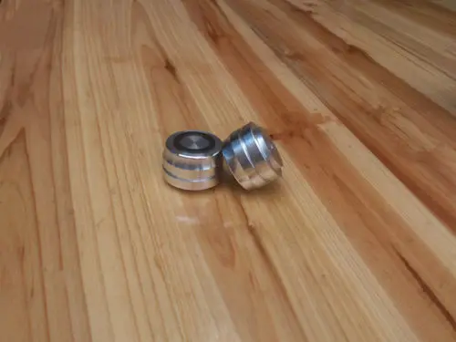 Hifi store NEW 4x (silver) Aluminum feet for amp /speaker (with Rubber ring) D:33mm H:22mm
Hifi store NEW 4x (silver) Aluminum feet for amp /speaker (with Rubber ring) D:33mm H:22mm