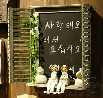 Pastoral American country retro nostalgia Bar Cafe wooden shutters and decorative wall hangings decorative wall hangings blackbo
Pastoral American country retro nostalgia Bar Cafe wooden shutters and decorative wall hangings decorative wall hangings blackbo