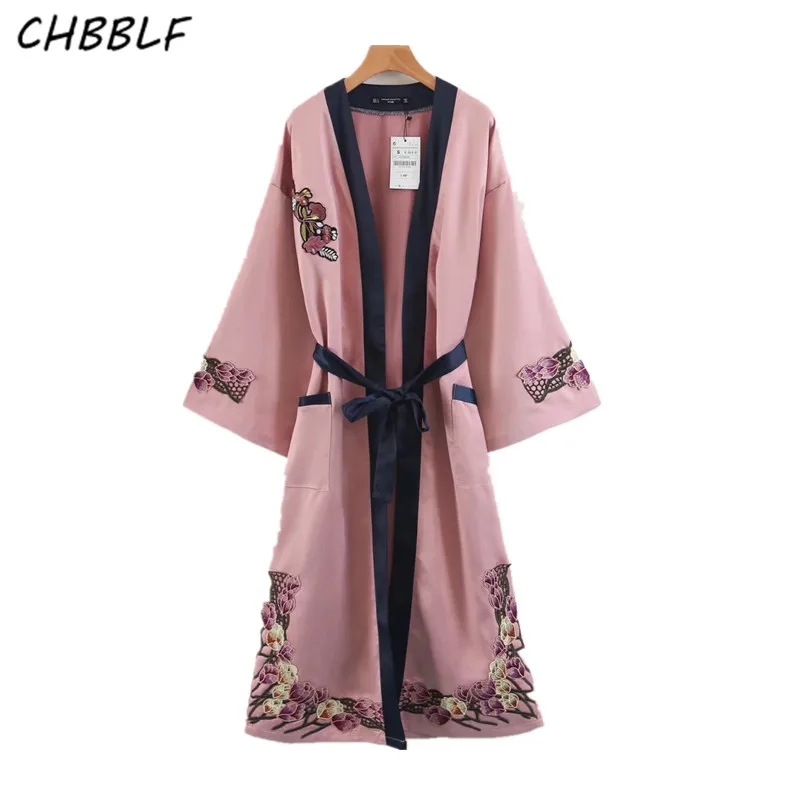 The new spring 2018 oriental style floral embroidery kimono coat lady long cardigan coat XDB7357
The new spring 2018 oriental style floral embroidery kimono coat lady long cardigan coat XDB7357