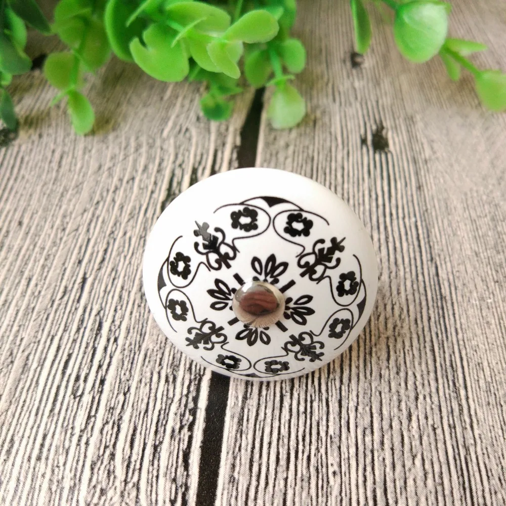 Fashion Hand painted Ceramic Handle and knobs Mental Base Pastoral Single Hole Knobs Furniture Accessories Ceramic round Knobs
Fashion Hand painted Ceramic Handle and knobs Mental Base Pastoral Single Hole Knobs Furniture Accessories Ceramic round Knobs