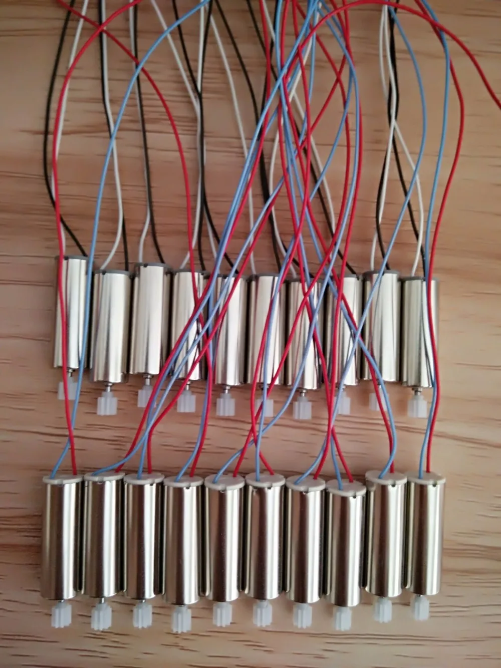 Двигатели 20 шт. (10cw / 10ccw) для Syma X5 X5C запасные части для радиоуправляемого квадрокоптера дрона
Двигатели 20 шт. (10cw / 10ccw) для Syma X5 X5C запасные части для радиоуправляемого квадрокоптера дрона