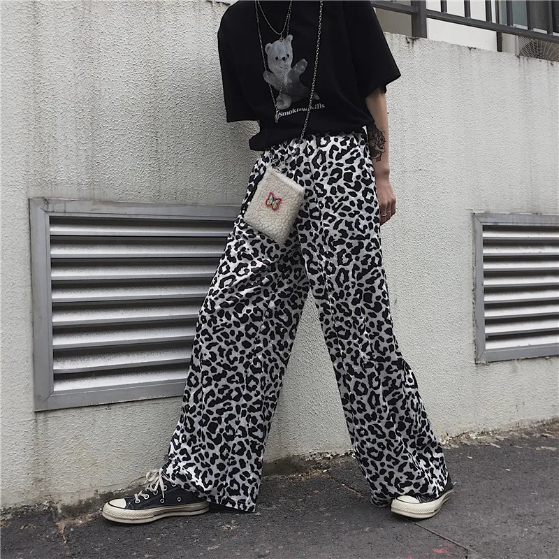 Elastic Waist High Streetwear Vintage Leopard Velvet Loose Straight Pant Women Sexy Wide Trouser Casual Workout Tracksuit Bottom
Elastic Waist High Streetwear Vintage Leopard Velvet Loose Straight Pant Women Sexy Wide Trouser Casual Workout Tracksuit Bottom