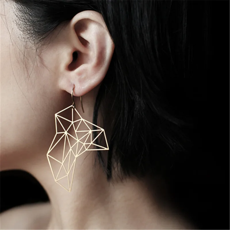 New Hollow irregular lines stitching triangle simple temperament long metal Earrings For Women
New Hollow irregular lines stitching triangle simple temperament long metal Earrings For Women