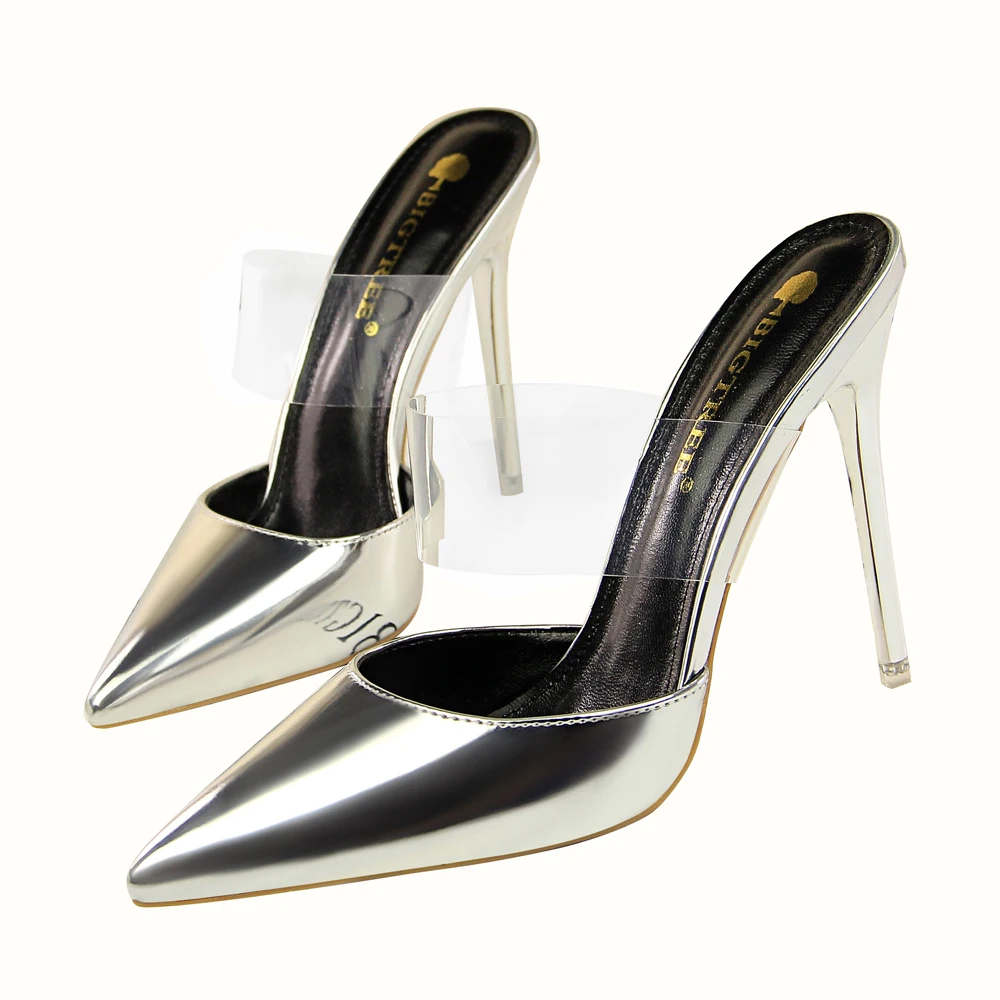 Designer Shoes Women Luxury 2018 Summer Women Patent Leather Pointed Toe High Heels Hollowed Transparent Slippers Gold Silver 
Designer Shoes Women Luxury 2018 Summer Women Patent Leather Pointed Toe High Heels Hollowed Transparent Slippers Gold Silver