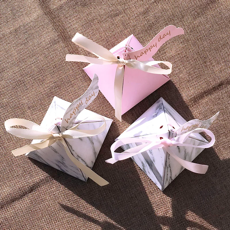 100pcs Pyramid Marble style Candy Box Wedding Favors Party Supplies Gift Box Two Side With Ribbon Weddings Party Supplies
100pcs Pyramid Marble style Candy Box Wedding Favors Party Supplies Gift Box Two Side With Ribbon Weddings Party Supplies