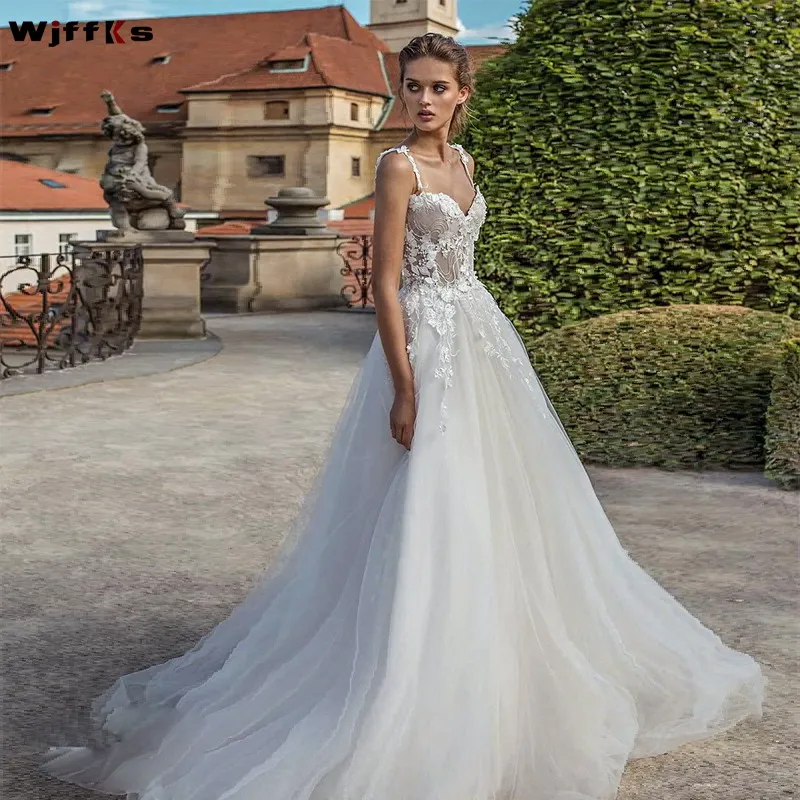 WJFFKS 2019 Bridal Sleeveless Thin Strap Sweetheart Neck Line Bustier Heavily Embellished Bodice Romantic A-line Wedding Dress
WJFFKS 2019 Bridal Sleeveless Thin Strap Sweetheart Neck Line Bustier Heavily Embellished Bodice Romantic A-line Wedding Dress