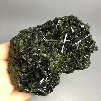 253g Wholesale Natural crystal mineral rough cluster green tourmaline cluster specimens
253g Wholesale Natural crystal mineral rough cluster green tourmaline cluster specimens