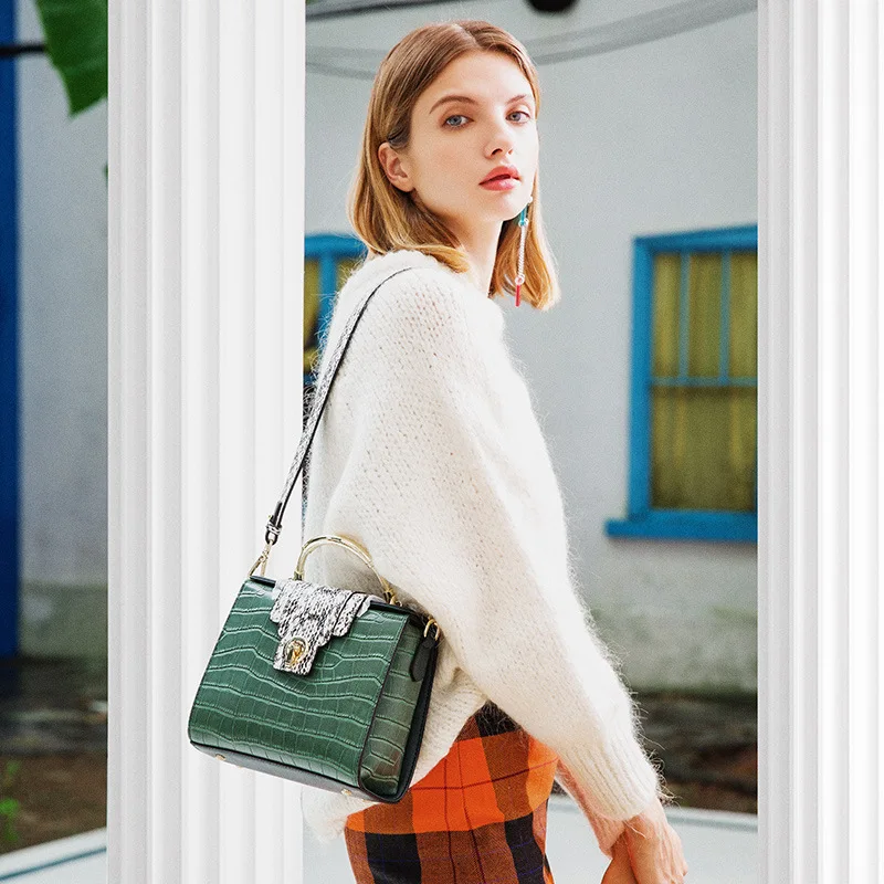 2019 New Luxury Female Ladies HandBags Small Crossbody bags for Women Cute Genuine Leather Women's Messenger shoulder Bags Tote
2019 New Luxury Female Ladies HandBags Small Crossbody bags for Women Cute Genuine Leather Women's Messenger shoulder Bags Tote