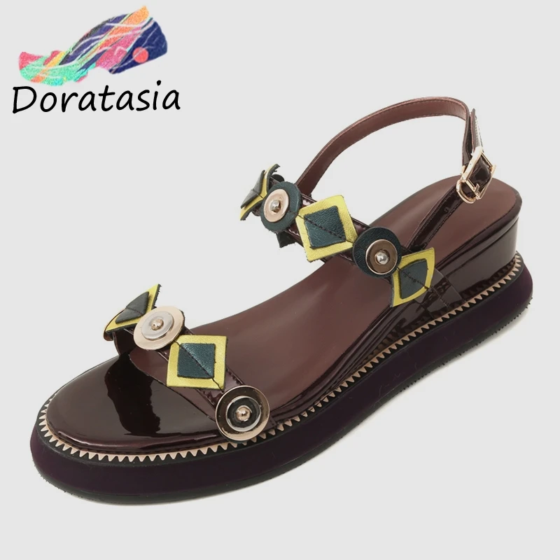 DORATASIA 2020 New Big Size 33-42 Patent Cow Leather Ladies Wedges Shoes Woman Casual Party Office Summer Sandals Female
DORATASIA 2020 New Big Size 33-42 Patent Cow Leather Ladies Wedges Shoes Woman Casual Party Office Summer Sandals Female