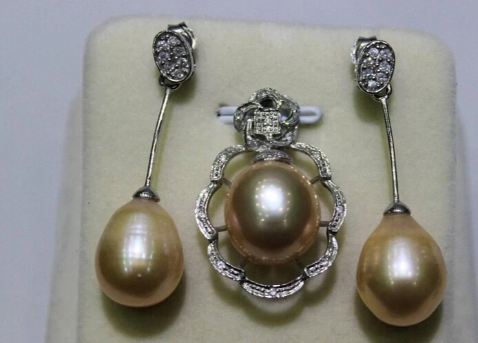 Jewelry 00949 Natural pink fresh water pearl Earring 11-12mm set
Jewelry 00949 Natural pink fresh water pearl Earring 11-12mm set