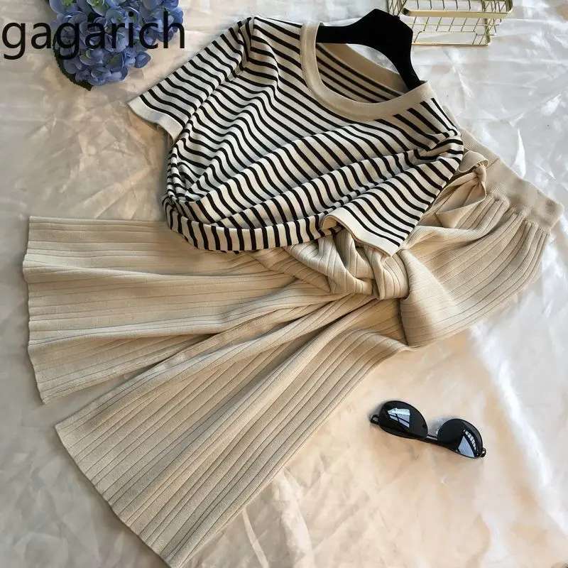 Gagarich Women Two Piece Set New Spring Summer 2019 Retro Stripe Short-sleeved Knitted Shirt Bandage Pants Casual Suit
Gagarich Women Two Piece Set New Spring Summer 2019 Retro Stripe Short-sleeved Knitted Shirt Bandage Pants Casual Suit