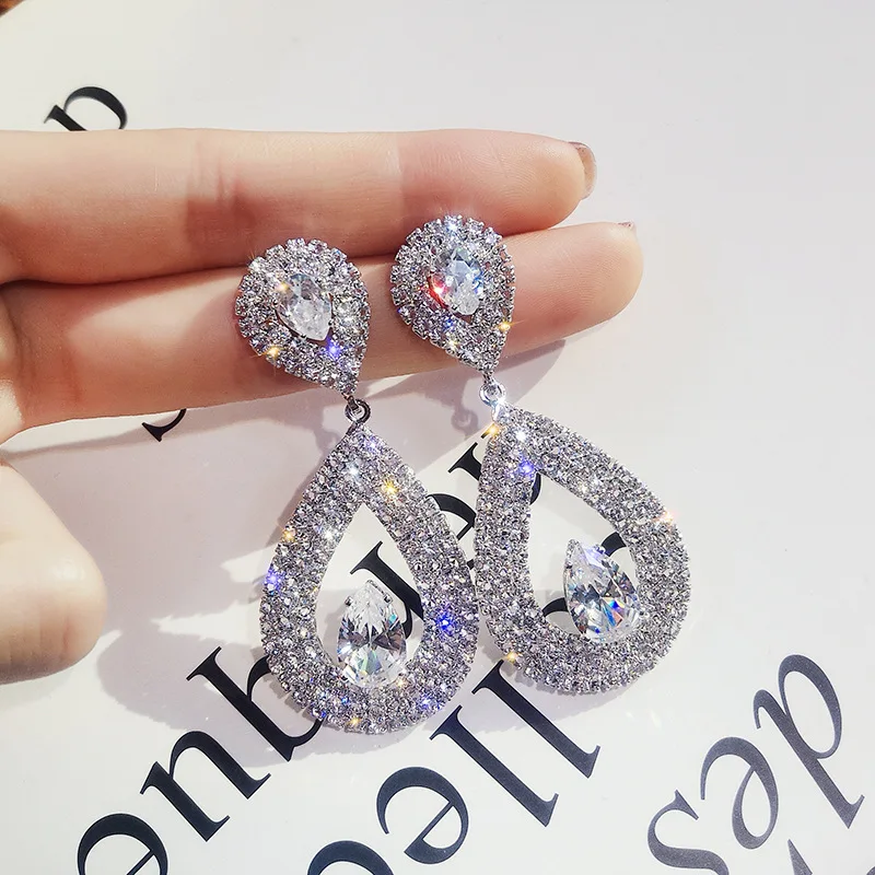 S925 silver needle super flash water drop earring female personality eardrop European and American exaggerated ear nail earring
S925 silver needle super flash water drop earring female personality eardrop European and American exaggerated ear nail earring