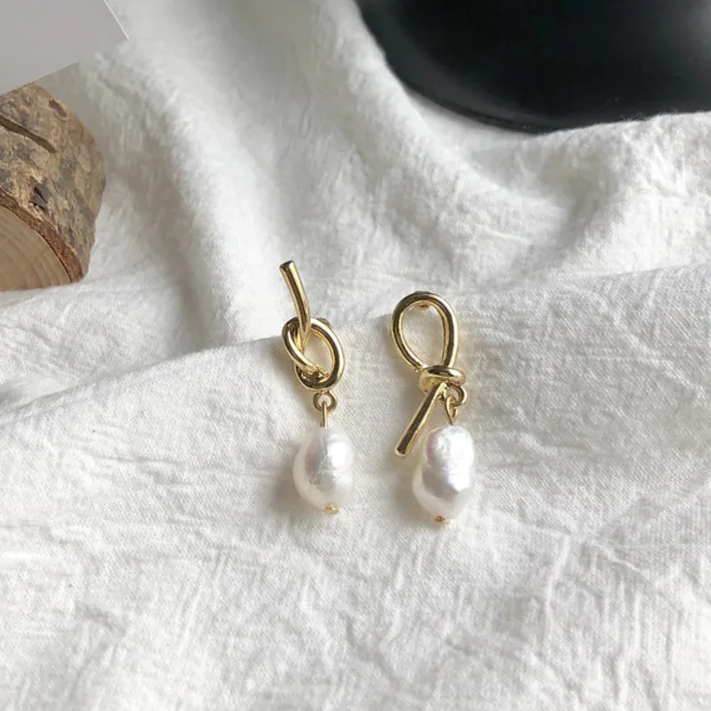 New Fashion Trendy S925 Silver Needle Geometric Irregular Natural Freshwater Pearl Asymmetric Drop Earrings For Women Pendientes
New Fashion Trendy S925 Silver Needle Geometric Irregular Natural Freshwater Pearl Asymmetric Drop Earrings For Women Pendientes