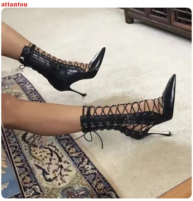 Night club girl high heel lace up short sandal boots black leather shoes Hollow out pointed toe female dress party show shoes
Night club girl high heel lace up short sandal boots black leather shoes Hollow out pointed toe female dress party show shoes