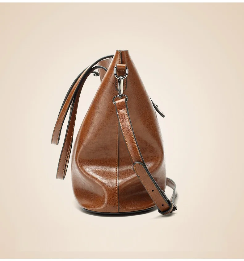 3649907936_742057694