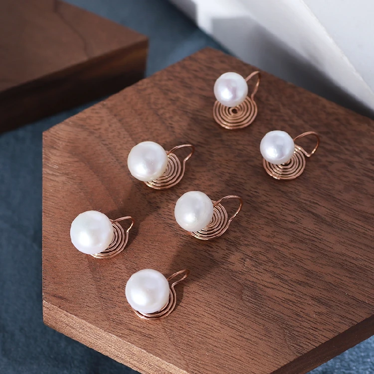 Europe and the United States trend online celebrities natural gray pearl metal spiral ear clip earrings accessories
Europe and the United States trend online celebrities natural gray pearl metal spiral ear clip earrings accessories