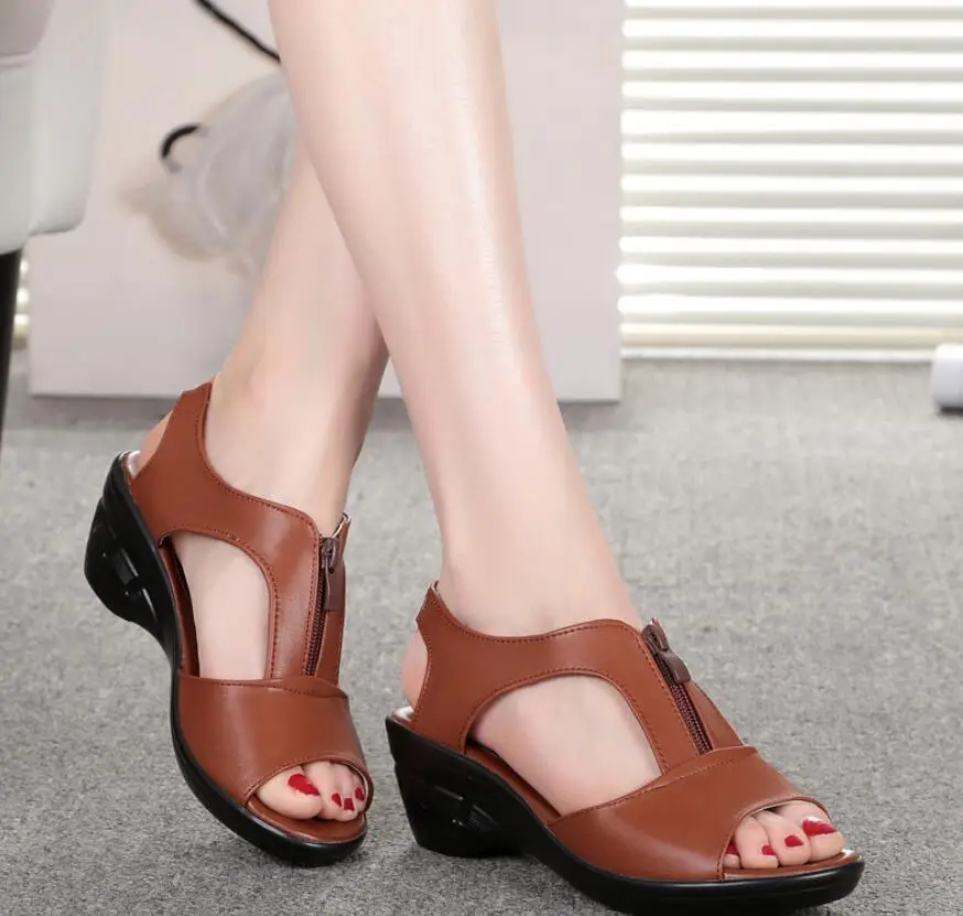 Summer large size 43 new women platform Genuine leather sandals wedge ladies sandalias casual woman comfort Gladiator sandals
Summer large size 43 new women platform Genuine leather sandals wedge ladies sandalias casual woman comfort Gladiator sandals