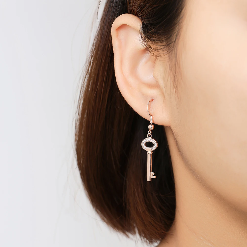 2020 New Key Drop Earrings Rose Gold Color Cute Key Trendy Crystal Charm Earrings Women Jewelry Brincos femininos Friends Gifts
2020 New Key Drop Earrings Rose Gold Color Cute Key Trendy Crystal Charm Earrings Women Jewelry Brincos femininos Friends Gifts