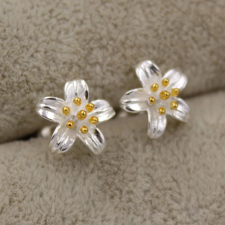 New Charm 925 Sterling Silver Gold Flower Earrings for Women Hot Sale Pendientes Plata 925 Statement Jewelry Girls Gift
New Charm 925 Sterling Silver Gold Flower Earrings for Women Hot Sale Pendientes Plata 925 Statement Jewelry Girls Gift