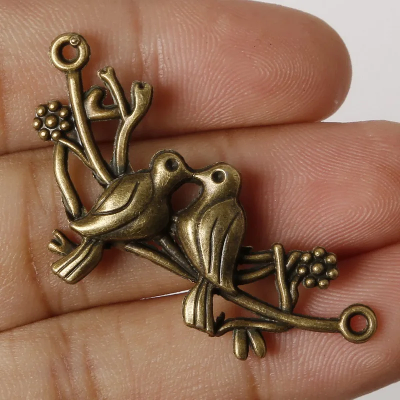 New Vintage 22*45mm 4pcs Zinc Alloy Antique Bronze Plated Bird Charms Pendants Metal Jewelry Findings for DIY Choker Necklace
New Vintage 22*45mm 4pcs Zinc Alloy Antique Bronze Plated Bird Charms Pendants Metal Jewelry Findings for DIY Choker Necklace