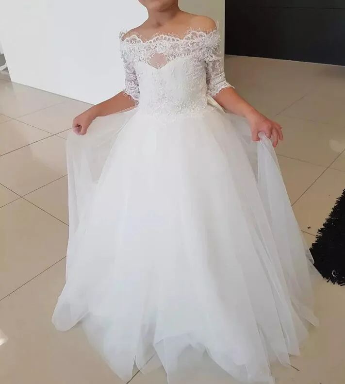 Actual Photos Off Shoulder White Lace Flower Girl Dress for Wedding Ball Gown Half Sleeve Girls First Communion Dress with Bow
Actual Photos Off Shoulder White Lace Flower Girl Dress for Wedding Ball Gown Half Sleeve Girls First Communion Dress with Bow