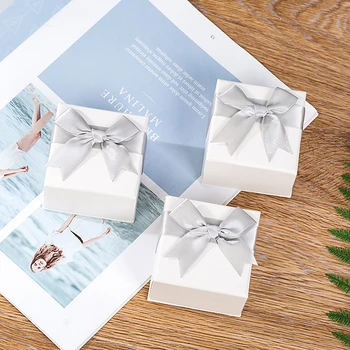 HWetR 2018 Classic Bowknot Box Small Gift Packing Display Rings Earrings Jewelry Organizer Storage Party Gift Beauty Decor New
HWetR 2018 Classic Bowknot Box Small Gift Packing Display Rings Earrings Jewelry Organizer Storage Party Gift Beauty Decor New