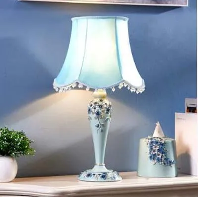 Creative European Table Lamp Fashion and Modern Dinning Room Light Pastoral Warm Cute Simple Living Room Decoration Table Lamps
Creative European Table Lamp Fashion and Modern Dinning Room Light Pastoral Warm Cute Simple Living Room Decoration Table Lamps