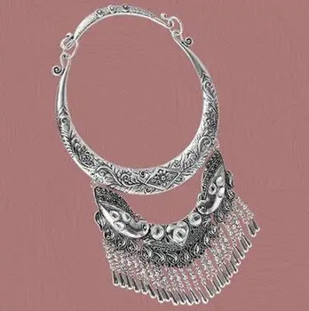 Yun Nan Miao folk style jewelry necklace short chain performance clothing accessories exaggerated clavicle fringed silver collar
Yun Nan Miao folk style jewelry necklace short chain performance clothing accessories exaggerated clavicle fringed silver collar