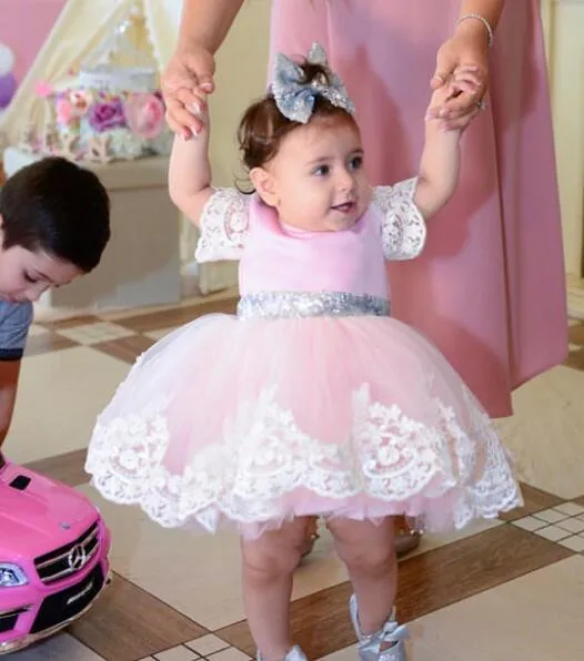 Short sleeves pink knee-length princess outfit with bling silver sequins bow lace tutu baby birthday party dress for celebration
Short sleeves pink knee-length princess outfit with bling silver sequins bow lace tutu baby birthday party dress for celebration