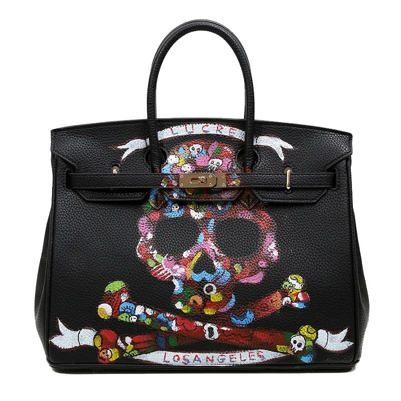 2019 High Quality Famous Brands Women Bag PU Leather Handbags Tote Bags Golden Lock Big handwriting cartoon Skull Package 35 CM
2019 High Quality Famous Brands Women Bag PU Leather Handbags Tote Bags Golden Lock Big handwriting cartoon Skull Package 35 CM