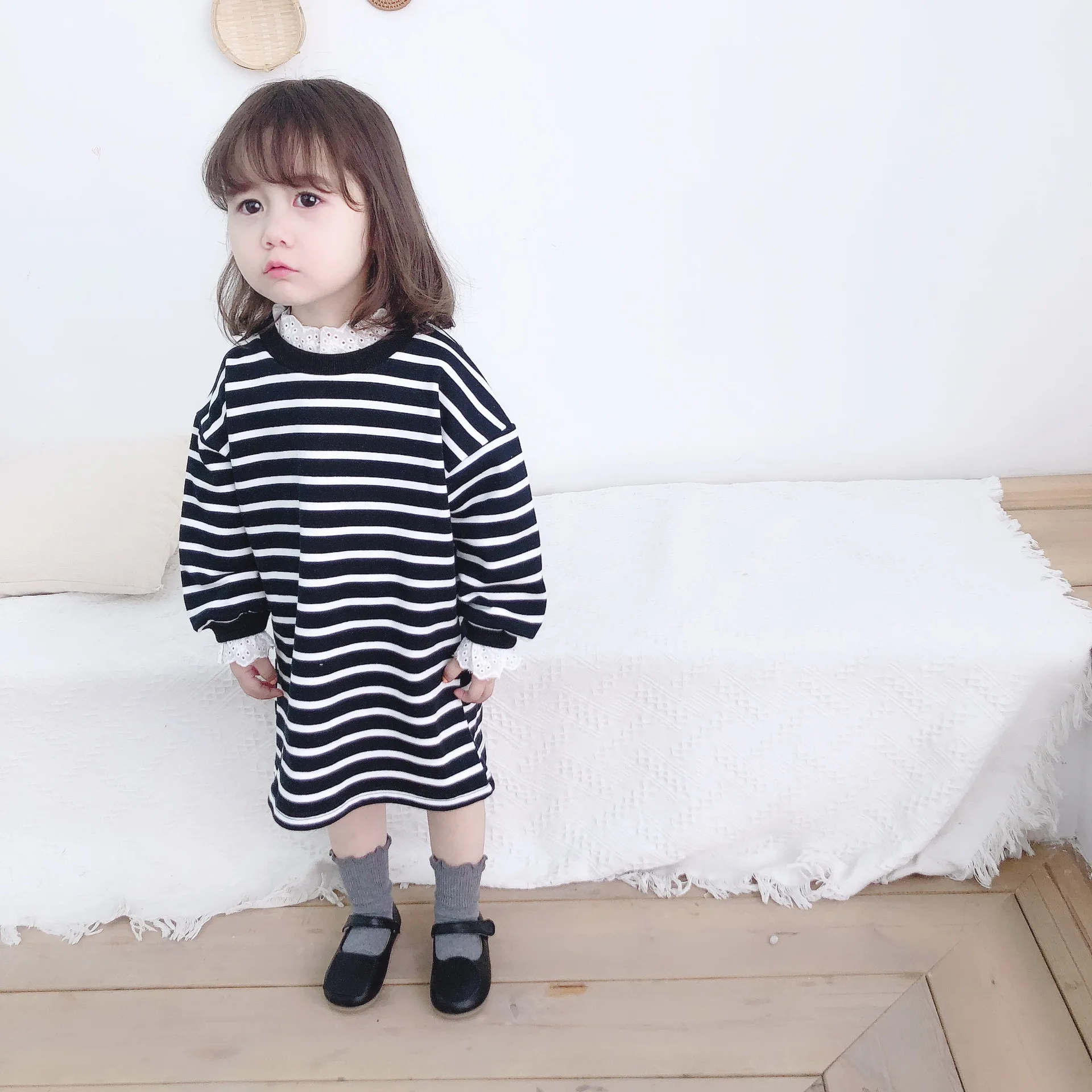 Korean style Autumn mom and daughter lacework collar striped dress Family Matching dress fashion loose long fleeces
Korean style Autumn mom and daughter lacework collar striped dress Family Matching dress fashion loose long fleeces