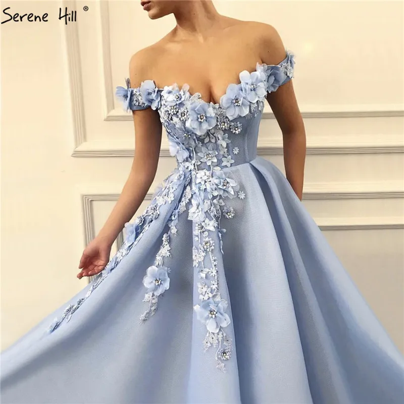 Blue Off Shoulder Sexy Beach Prom Dresses Handmade Flowers Pearls Sleeveless Long Dress 2019 Serene Hill BLA60868
Blue Off Shoulder Sexy Beach Prom Dresses Handmade Flowers Pearls Sleeveless Long Dress 2019 Serene Hill BLA60868