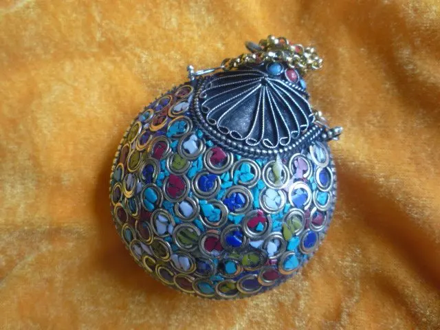 Beautiful old Tibet silver &turquoise snuff bottle, Elaborate model, free shipping
Beautiful old Tibet silver &turquoise snuff bottle, Elaborate model, free shipping