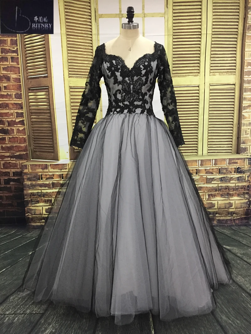 Modest Wedding Dress 2018 V Neck Long Sleeve Tulle Wedding Dress Appliques White And Ivory Bride Dress Plus Size
Modest Wedding Dress 2018 V Neck Long Sleeve Tulle Wedding Dress Appliques White And Ivory Bride Dress Plus Size