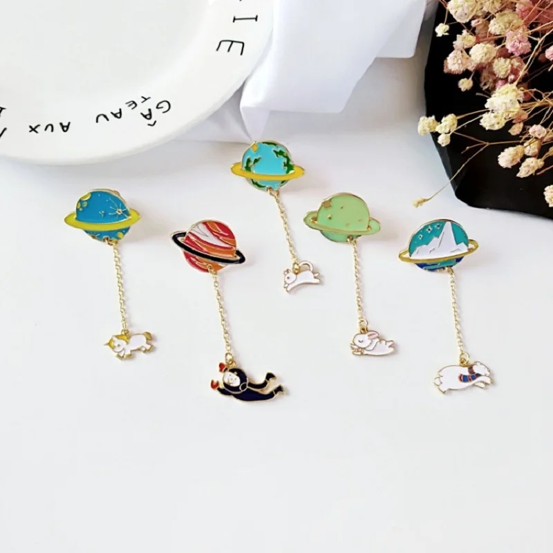 MINGQI Cartoon Earth Rabbit bear Astronaut Metal Brooches Pins with Chain Button Pin T-shirt Pin Badge Jewelry bag accessories
MINGQI Cartoon Earth Rabbit bear Astronaut Metal Brooches Pins with Chain Button Pin T-shirt Pin Badge Jewelry bag accessories