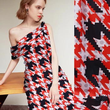 108CM Wide 19MM Black Red Houndstooth Print 93% Silk & 7% Spandex Stretch Silk Satin Fabric for Summer Dress Cheongsam Pant B149
108CM Wide 19MM Black Red Houndstooth Print 93% Silk & 7% Spandex Stretch Silk Satin Fabric for Summer Dress Cheongsam Pant B149