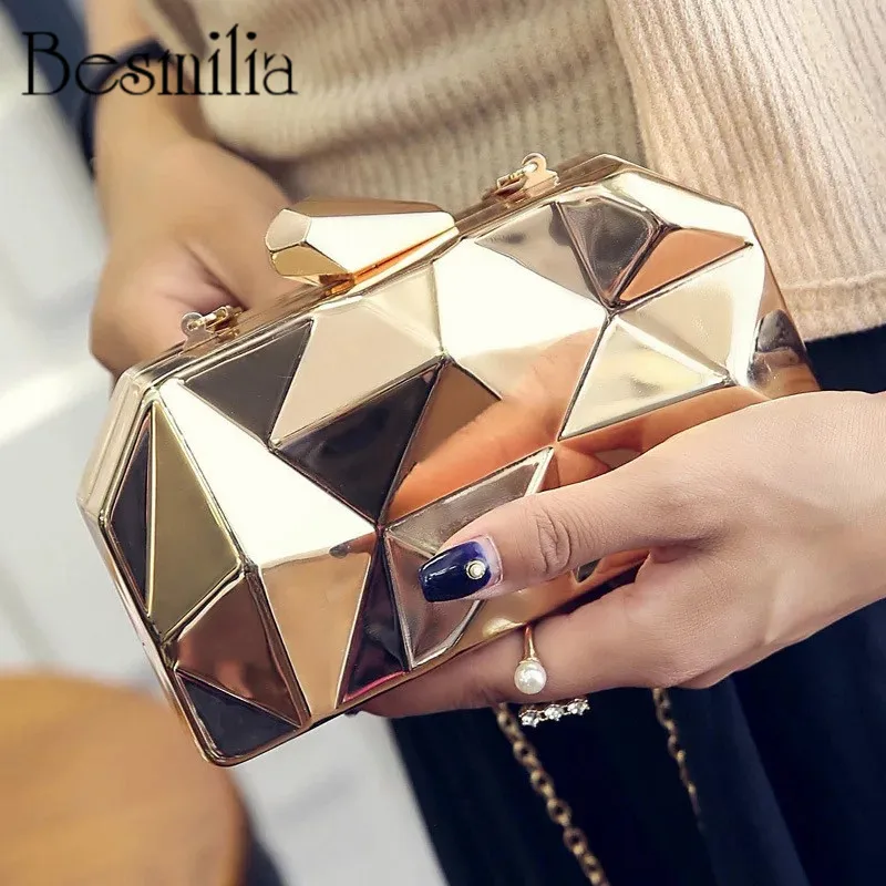 Fashion Geometric Three-dimensional Metal Chain Ladies Handbag Evening Bag Hard Case Day Clutches Mini Wedding Party Bag Purse
Fashion Geometric Three-dimensional Metal Chain Ladies Handbag Evening Bag Hard Case Day Clutches Mini Wedding Party Bag Purse