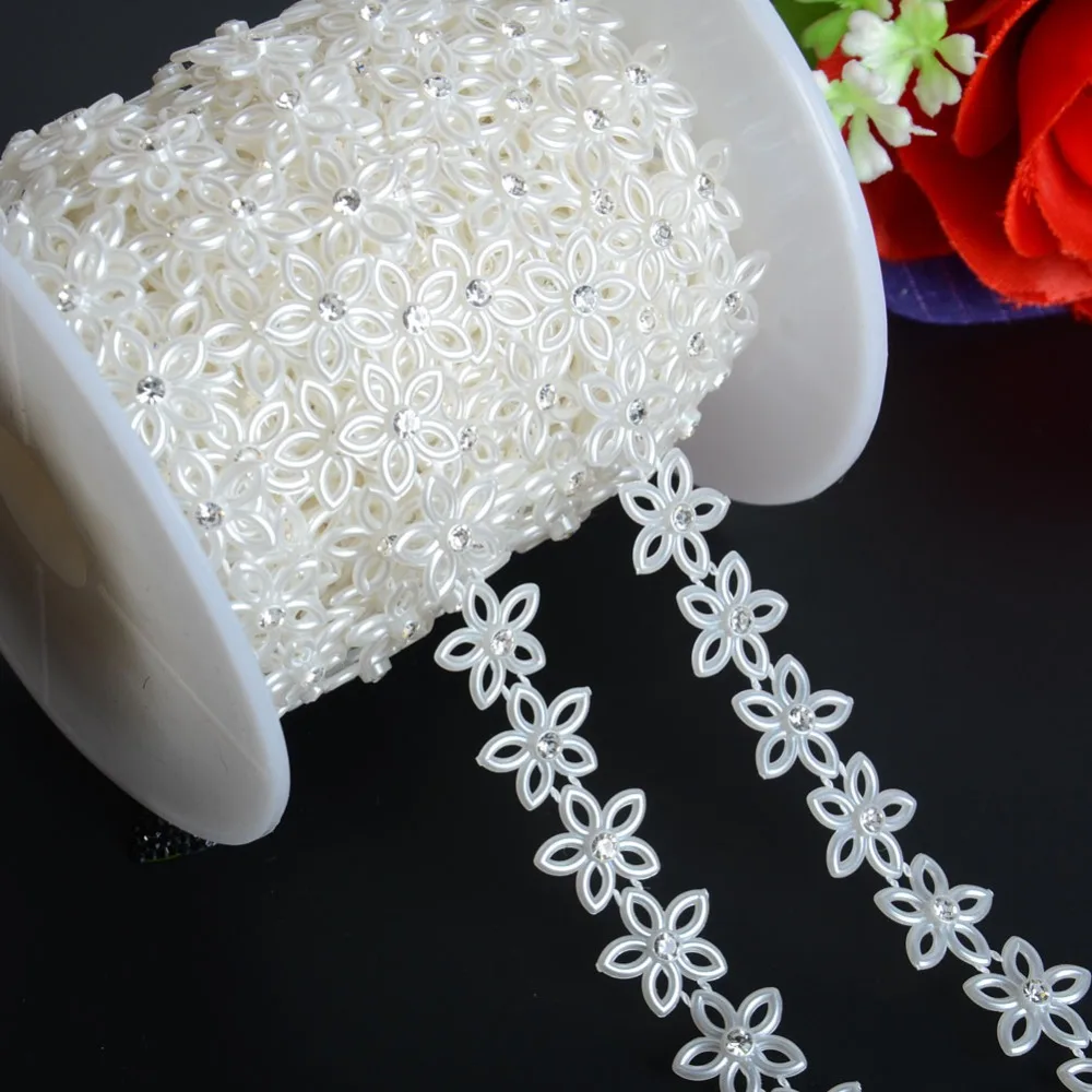 BOLIAO 1 Yard 15mm (9/16") Width Flower and 4mm Round Rhinestones ABS Plastic Imitation Pearl Chain Wedding Decoration R2020
BOLIAO 1 Yard 15mm (9/16") Width Flower and 4mm Round Rhinestones ABS Plastic Imitation Pearl Chain Wedding Decoration R2020