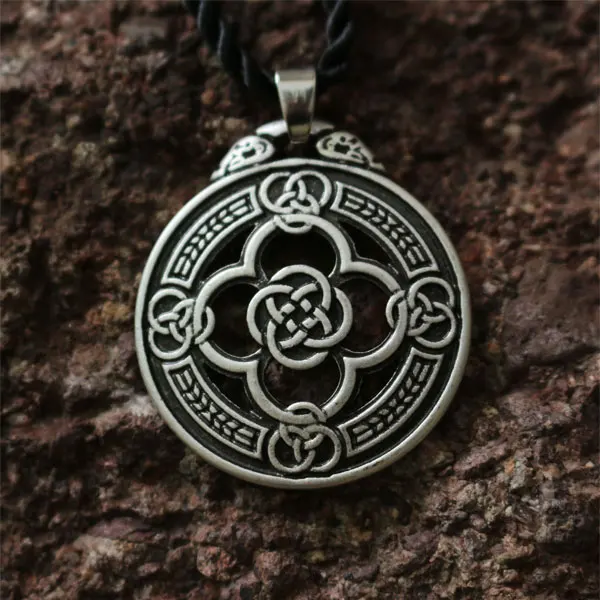 1pcs wholesale celt Knot Warrior Quatrefoil Shield necklace Pendant Protection Renaissance Jewelry
1pcs wholesale celt Knot Warrior Quatrefoil Shield necklace Pendant Protection Renaissance Jewelry