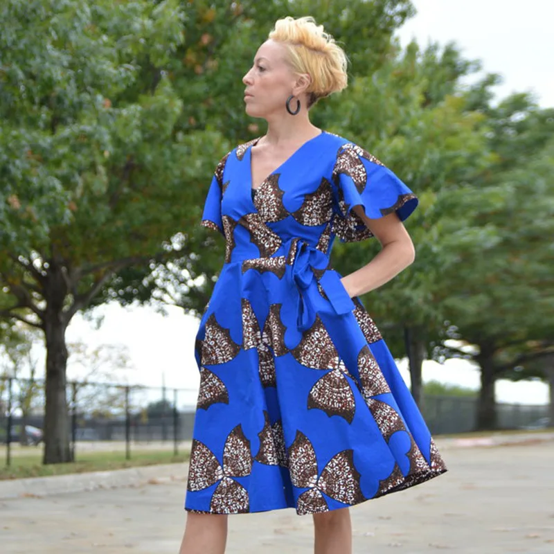 2018 Summer New style vintage Dress Women Fashion African Print Midi Dress Sexy Deep V neck Frenulum casual Party Dresses
2018 Summer New style vintage Dress Women Fashion African Print Midi Dress Sexy Deep V neck Frenulum casual Party Dresses
