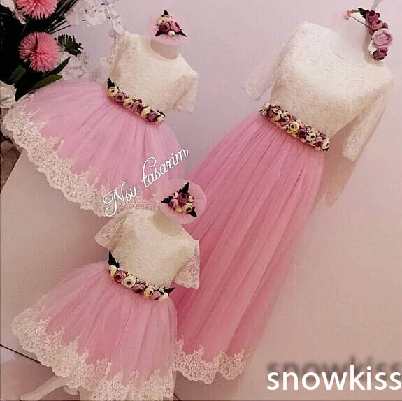 Lace ivory and pink flower girl dresses with sleeves Baby Birthday Party mother and daughter Dress ball gowns for Kids Evening
Lace ivory and pink flower girl dresses with sleeves Baby Birthday Party mother and daughter Dress ball gowns for Kids Evening