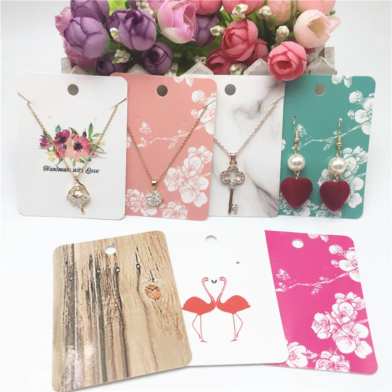 50Pcs 8x6cm Paper Pendant/Necklace Cards Jewelry Displays Card Earring And Necklace Set Packing Cards
50Pcs 8x6cm Paper Pendant/Necklace Cards Jewelry Displays Card Earring And Necklace Set Packing Cards